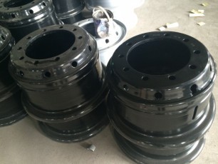 凯鹏汽车黑色钢圈展示